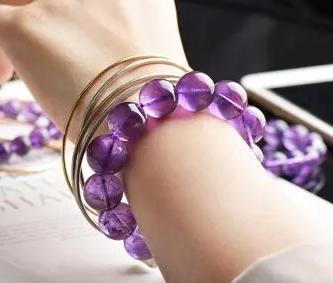 紫水晶、茶水晶或者玛瑙手链吊坠