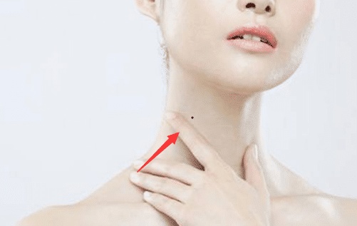 女人身上的七处桃花痣在哪 女人身上的七处桃花痣在哪