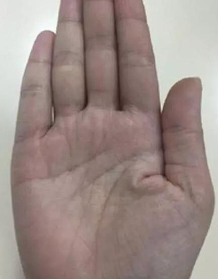 2020年算命大师谈女人手相拥有天眼家庭幸福