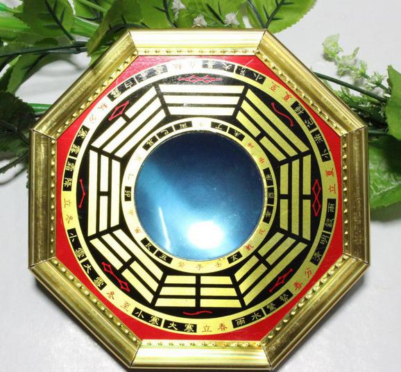 算命大师告诉你门上挂八卦镜的忌讳?