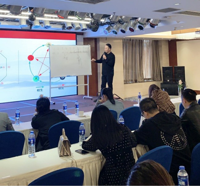 2020年佩戴什么水晶招财旺事业