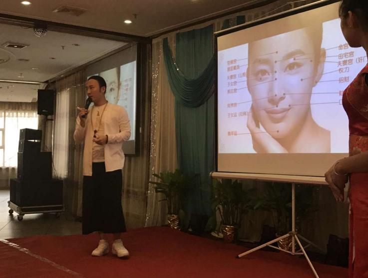 哪些痣长在脸上对女人有利