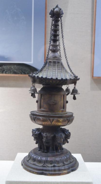中国风水师秦阳明讲解餐馆提升财运应该摆放八角风铃