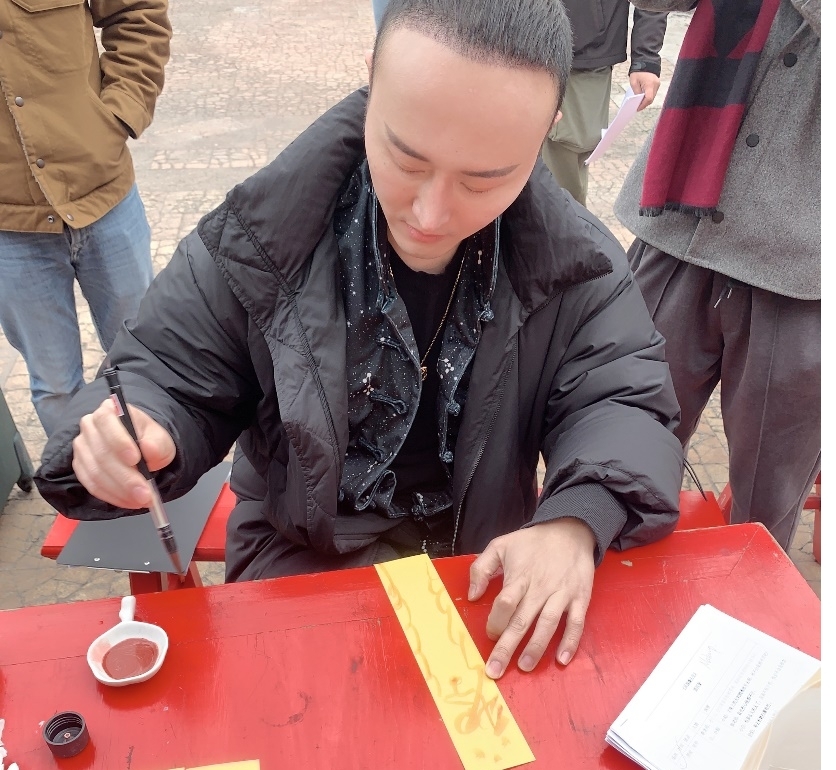 中国周易面相大师分析天庭饱满的女生事业稳定