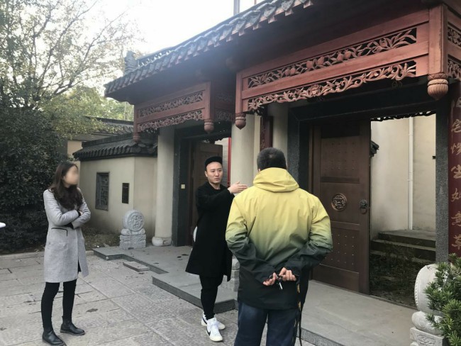 中国风水大师秦阳明受邀来到江苏扬州为客户进行别墅风水规划布局