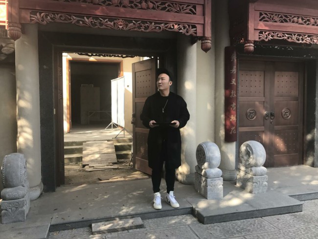 中国风水大师秦阳明受邀来到江苏扬州为客户进行别墅风水规划布局