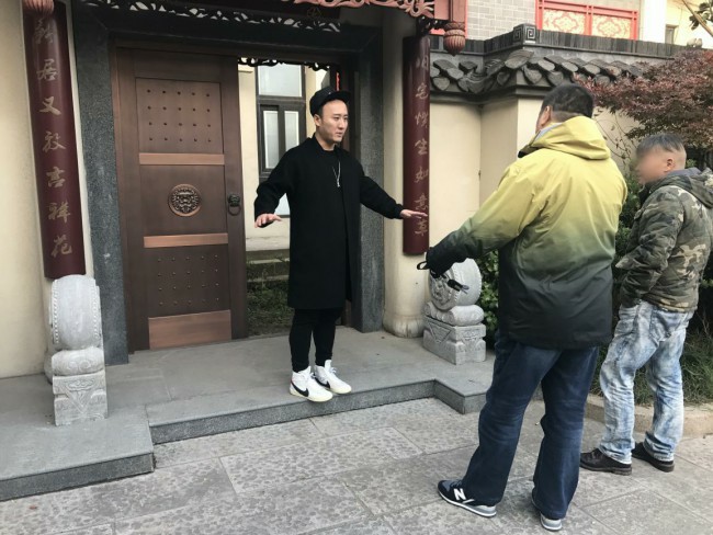 中国风水大师秦阳明受邀来到江苏扬州为客户进行别墅风水规划布局