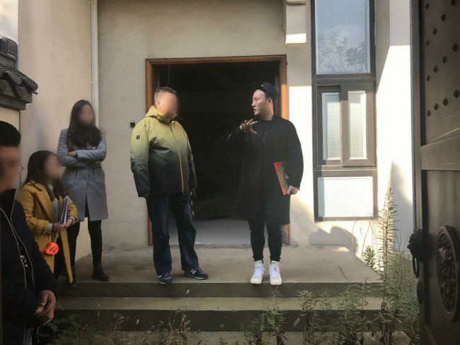中国风水大师秦阳明受邀来到江苏扬州为客户进行别墅风水规划布局