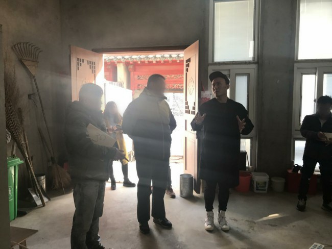 中国风水大师秦阳明受邀来到江苏扬州为客户进行别墅风水规划布局