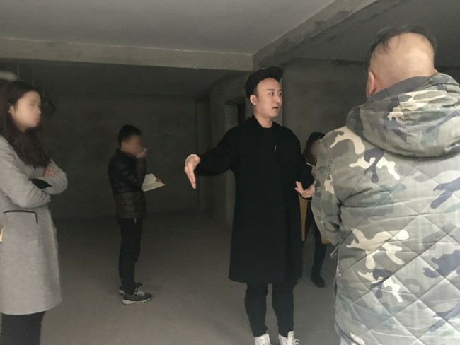 中国风水大师秦阳明受邀来到江苏扬州为客户进行别墅风水规划布局