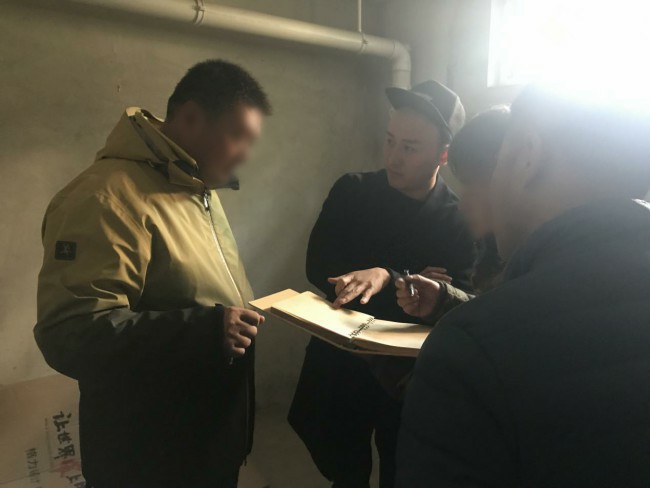 中国风水大师秦阳明受邀来到江苏扬州为客户进行别墅风水规划布局