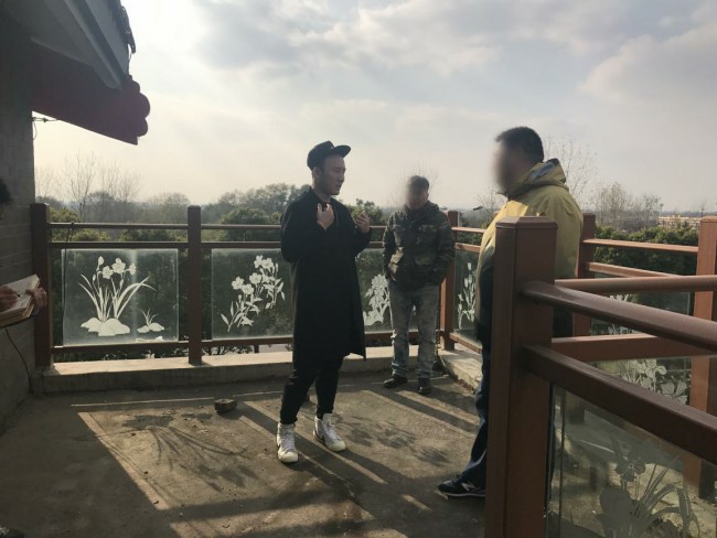 中国风水大师秦阳明受邀来到江苏扬州为客户进行别墅风水规划布局
