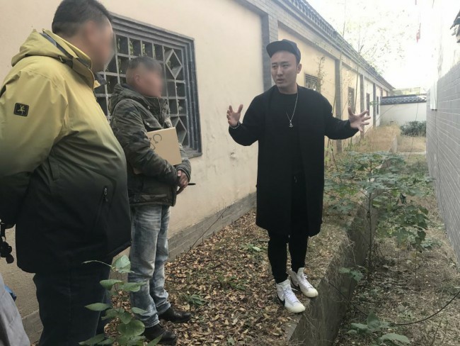 中国风水大师秦阳明受邀来到江苏扬州为客户进行别墅风水规划布局