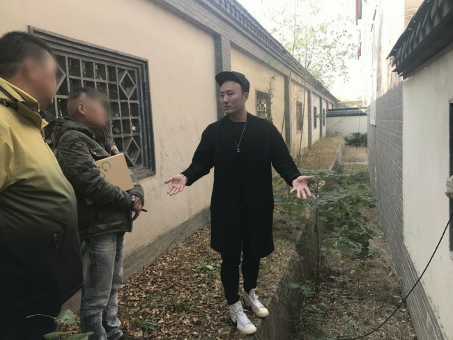 中国风水大师秦阳明受邀来到江苏扬州为客户进行别墅风水规划布局