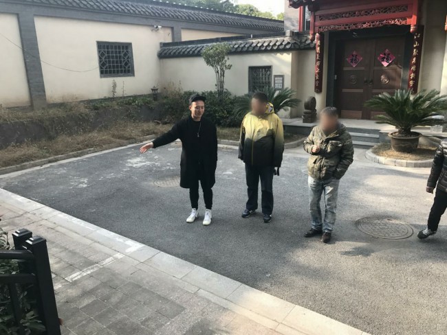 中国风水大师秦阳明受邀来到江苏扬州为客户进行别墅风水规划布局